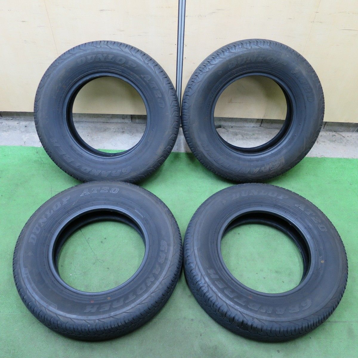 バリ溝！24年！8.5分☆195/80R15 ダンロップ グラントレック AT20