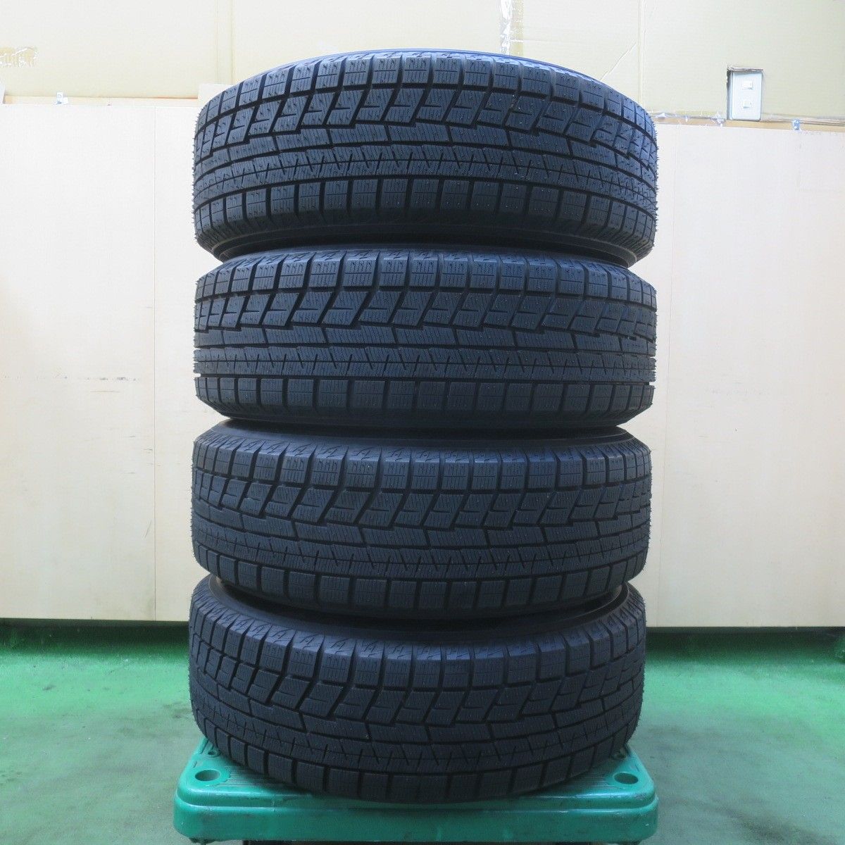 ほぼ未使用！22年☆スタッドレス 205/60R16 ヨコハマ アイスガード 