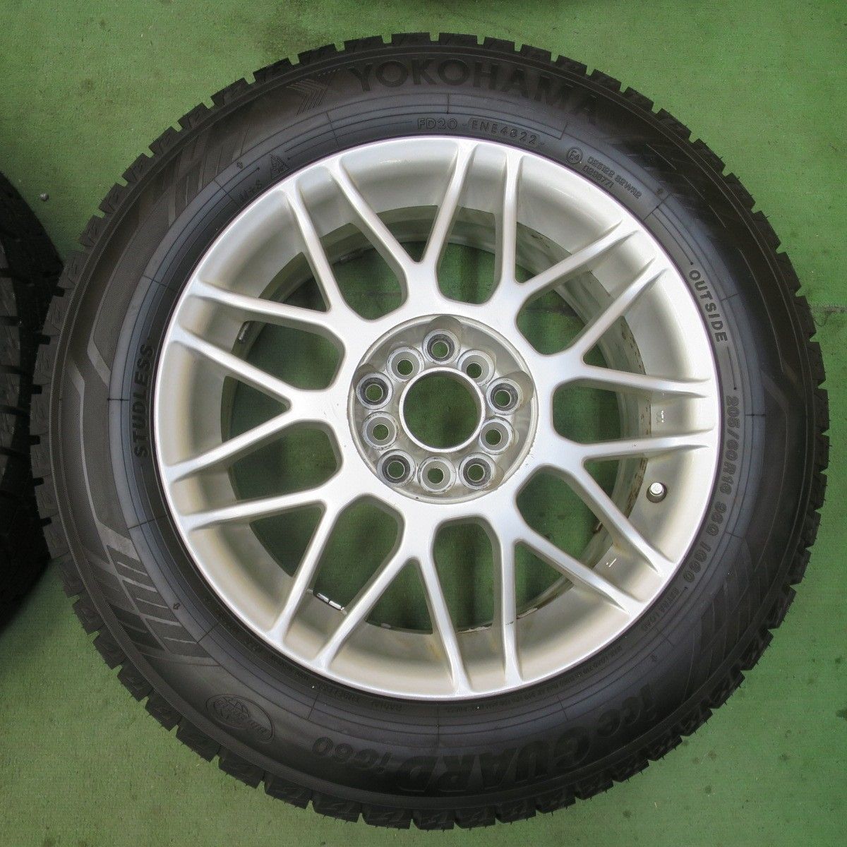 ほぼ未使用！22年☆スタッドレス 205/60R16 ヨコハマ アイスガード 