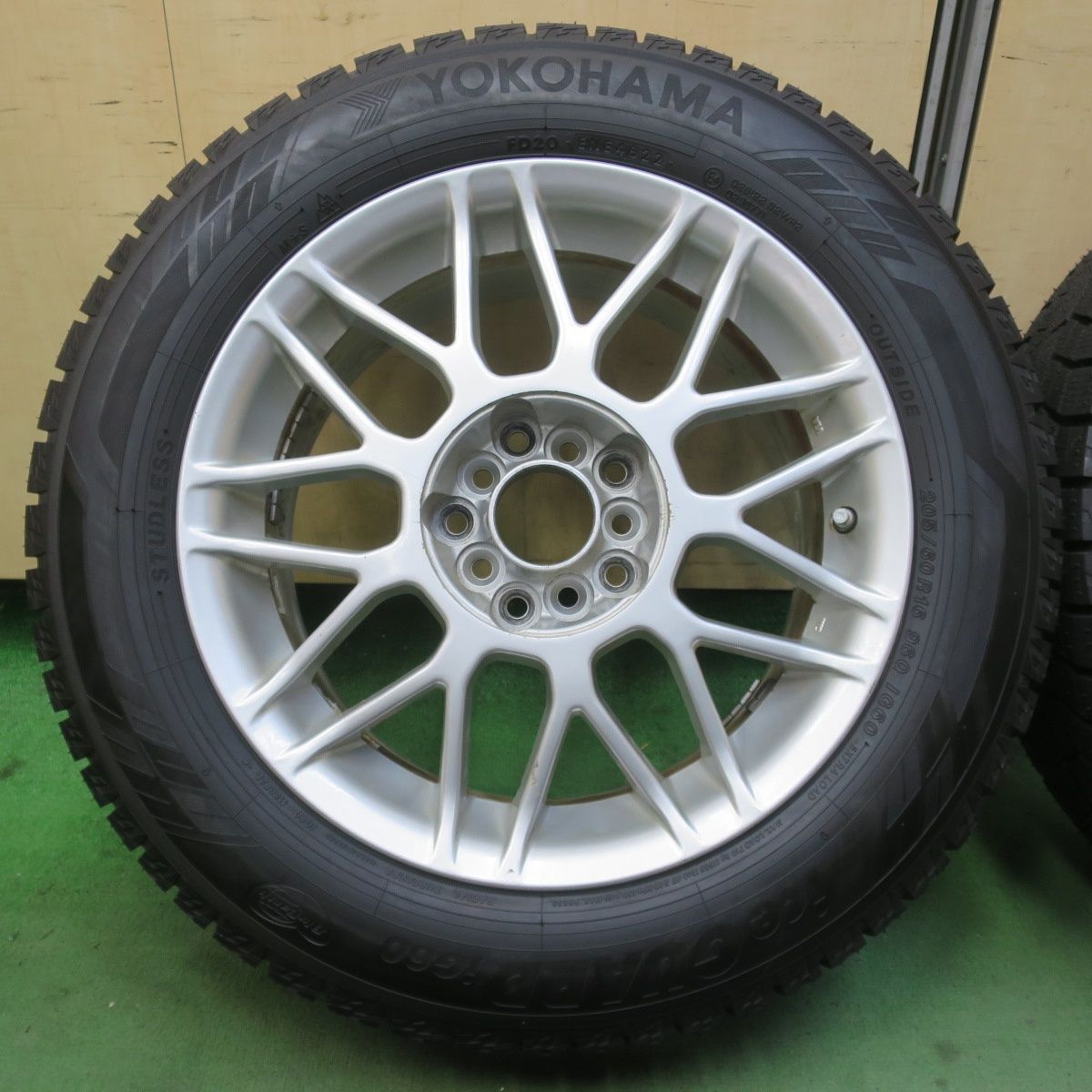 ほぼ未使用！22年☆スタッドレス 205/60R16 ヨコハマ アイスガード 
