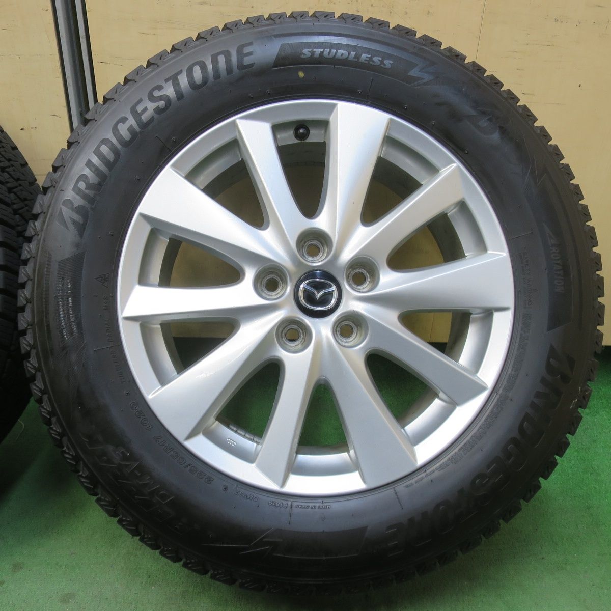 バリ溝！キレイ！9.5分☆マツダ CX-5 純正 225/65R17 スタッドレス 