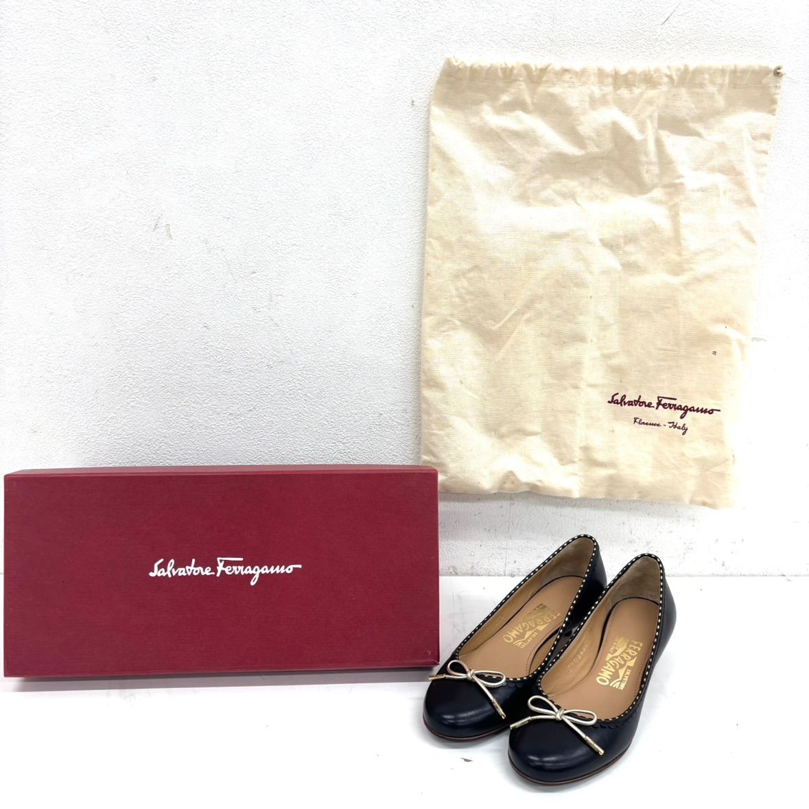 中古品】Ferragamo ブラックリボンパンプス レザーパンプス 箱付き