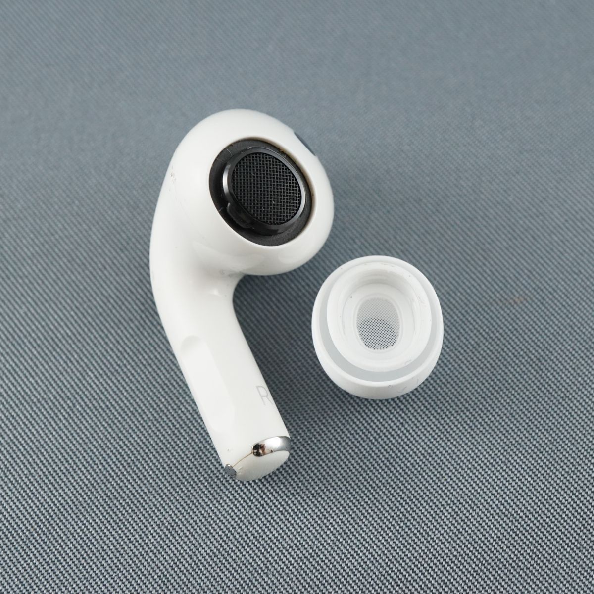 AirPods Pro MWP22J/A 右耳片耳のみ イヤーチップ付 【公式通販】