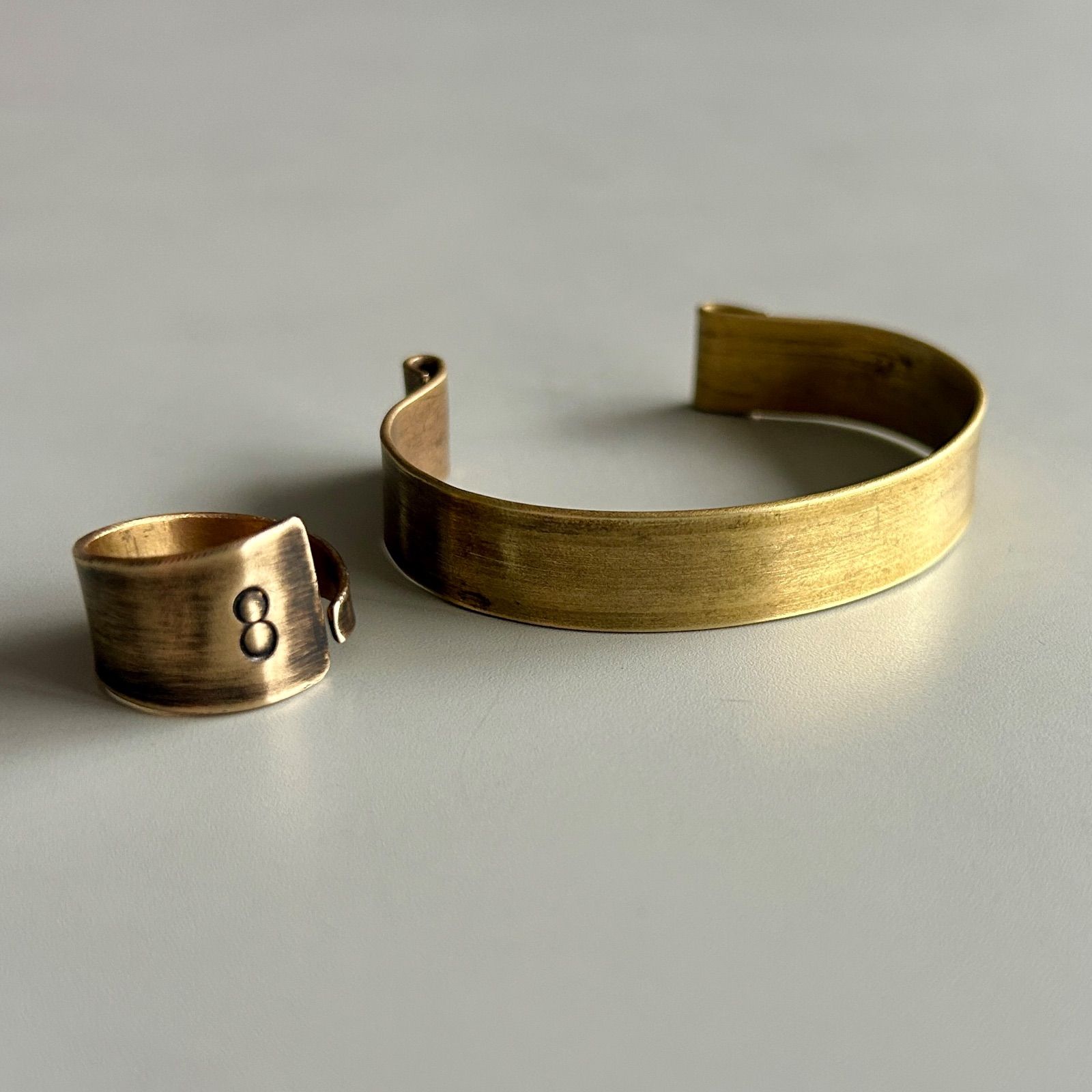 真鍮製 ハンドメイド バングル リング 刻印リング - メルカリ