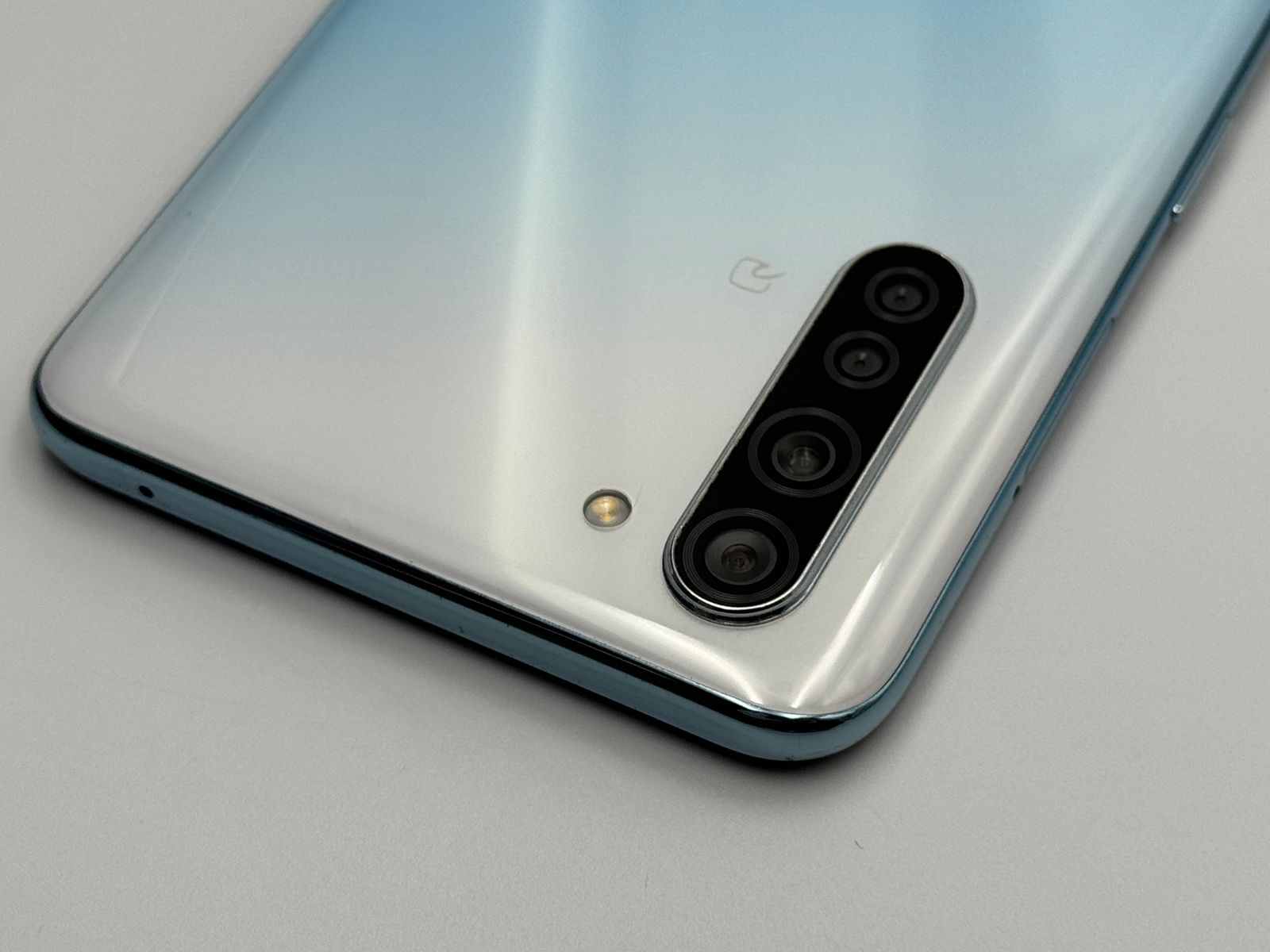 OPPO Reno3 A SIMフリー A002OP ホワイト スマートフォン・携帯電話