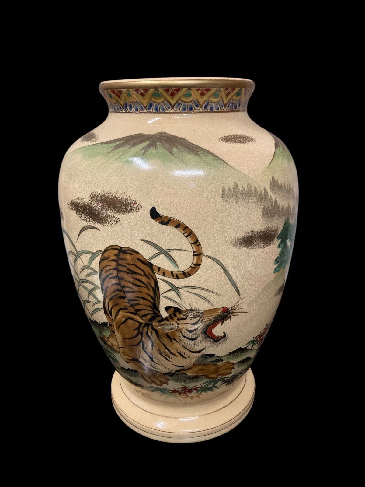トラヤ　虎屋　陶器の花瓶 薩摩焼 白薩摩 花瓶 飾り壺 虎 絵付け 豪華 金彩 美術工芸品 SATSUMA