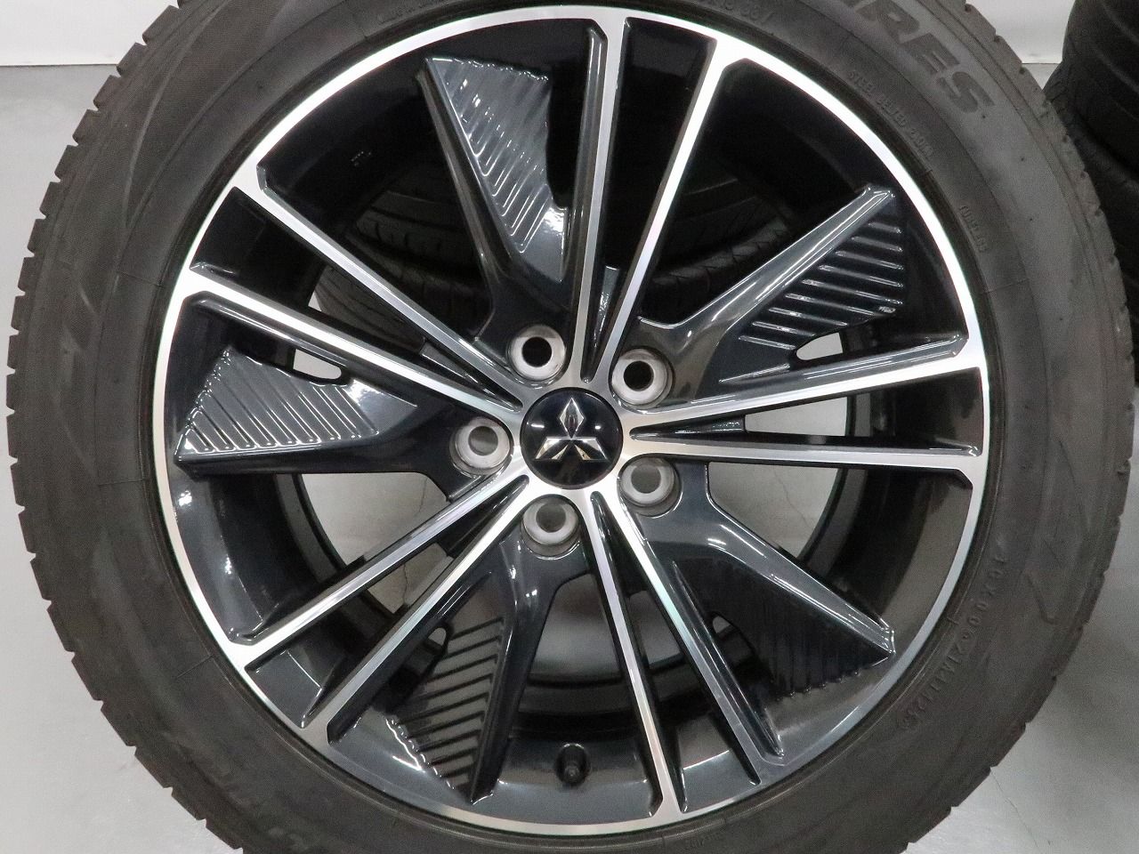 ホイール・18インチ良品三菱デリカD5純正アルミ（CV1W）4本set