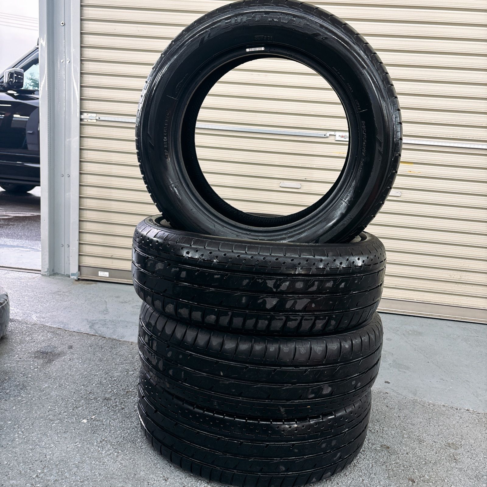 車 最終値下げ【送料無料】BRIDGESTONE LUFT RVⅡ 215/60R17 タイヤセット