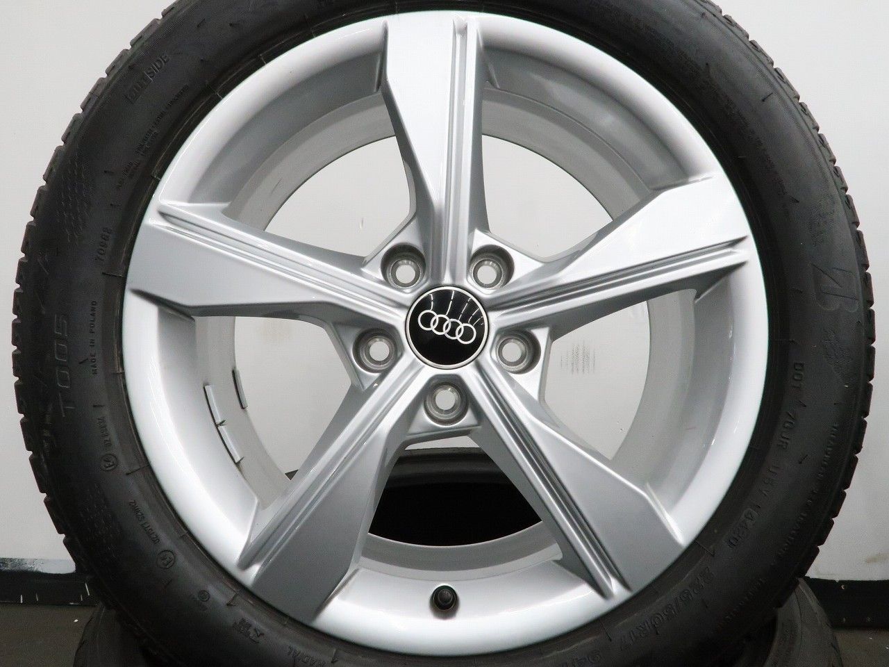 アウディ A4 8KCDH 純正アルミホイール 17インチ 4本セット 17×7.5J PCD：