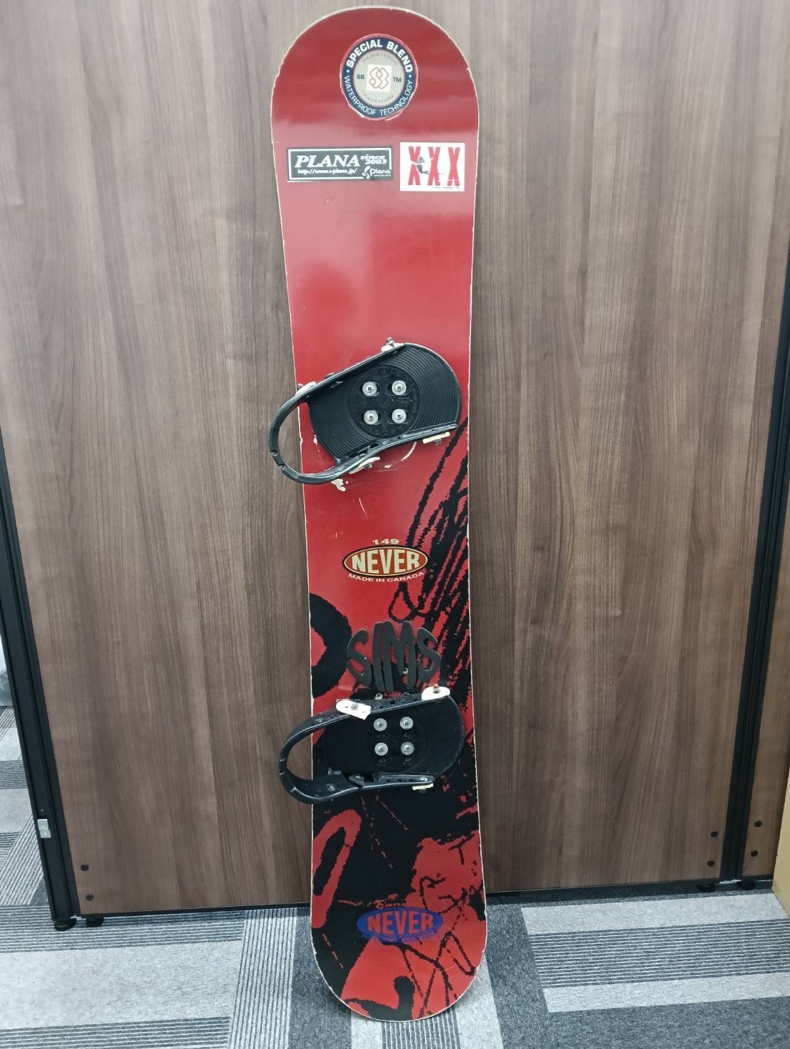中古品】 NEVER スノーボード板 149 ビンディング セット スポーツ
