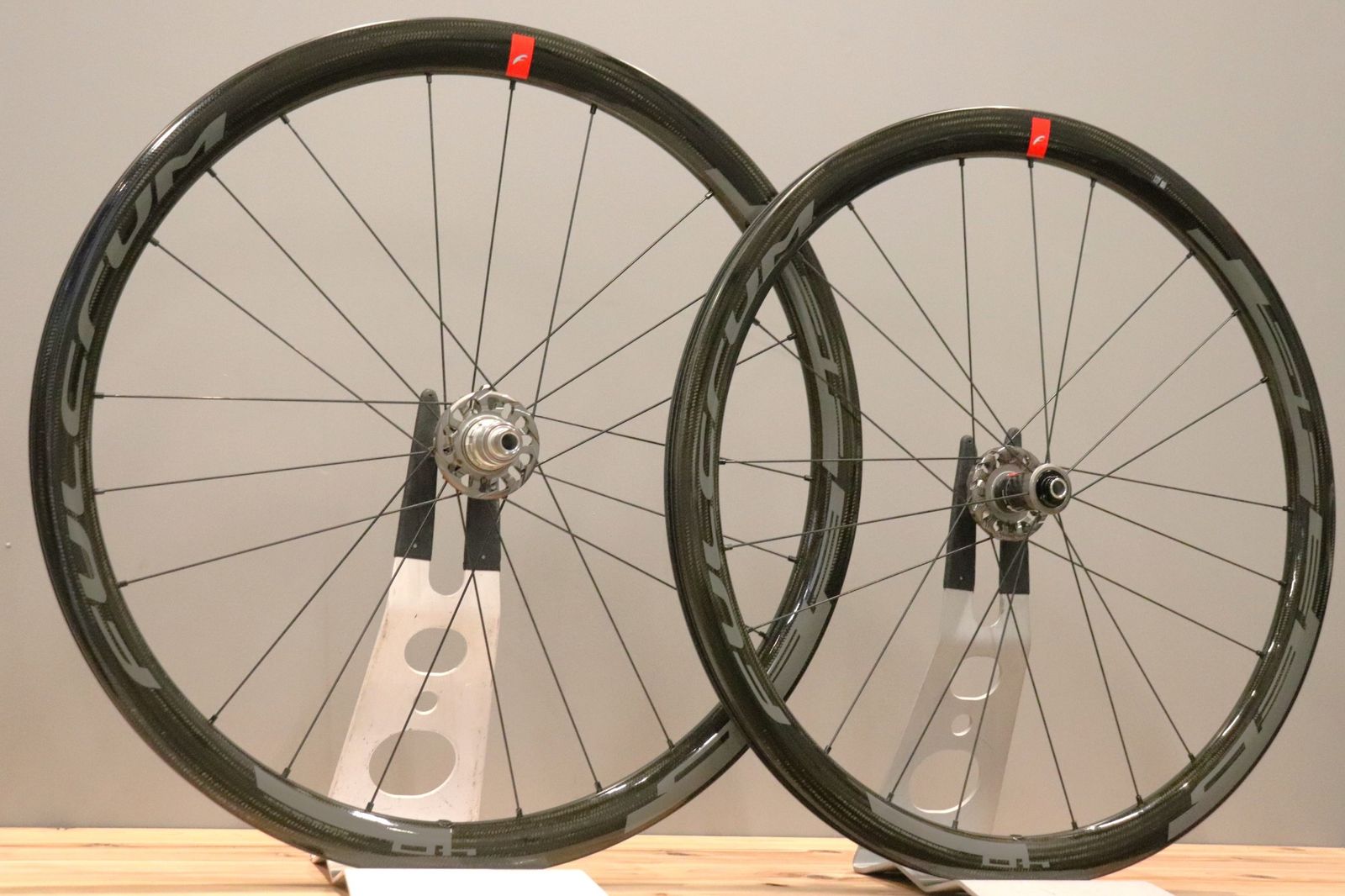 フルクラム(fulcrum) speed 40 db 622x19mm フルクラム FULCRUM スピード SPEED 40 DB カーボン ディスク