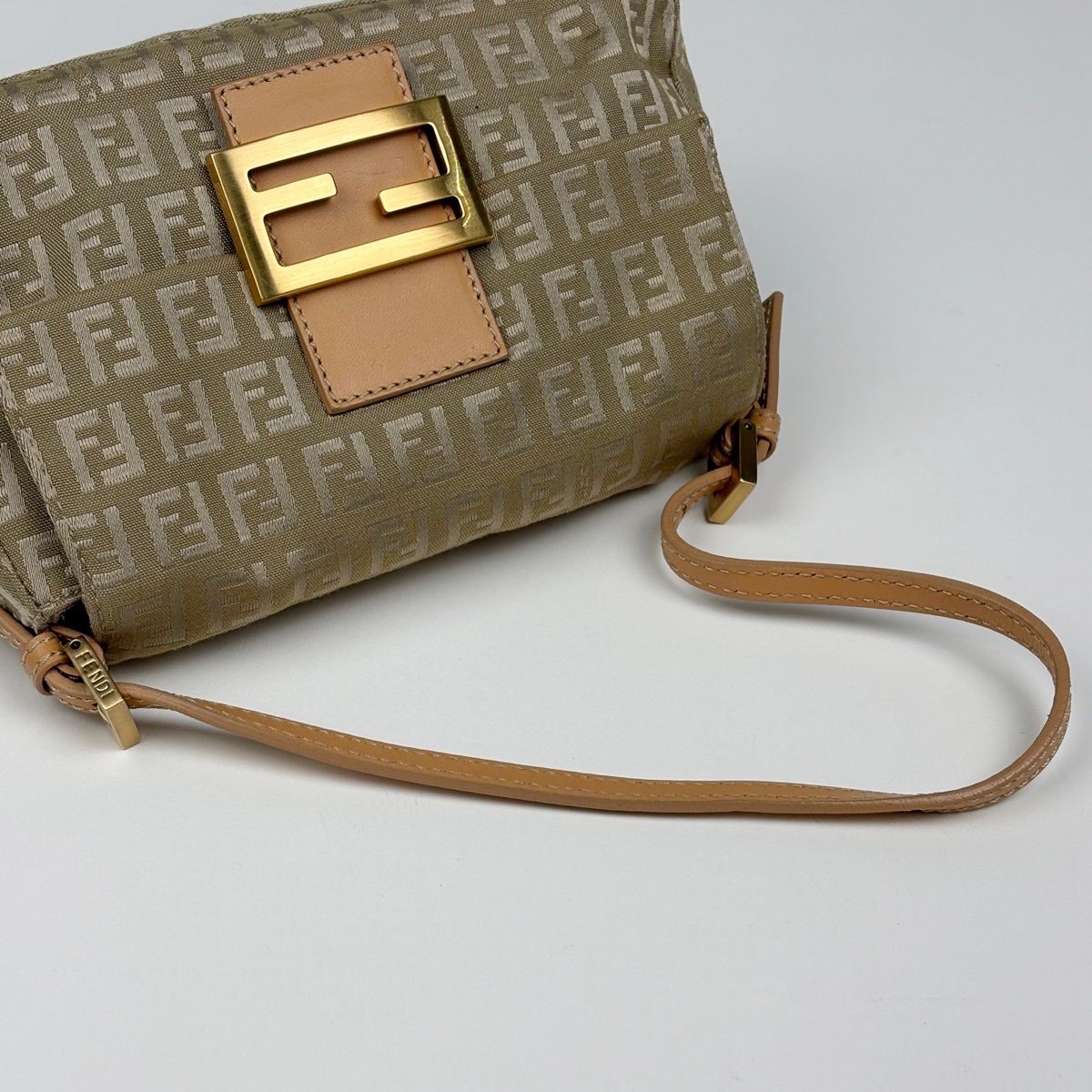 フェンディ FENDI ズッキーノ柄 ショルダーバッグ ミニ マンマバゲット 