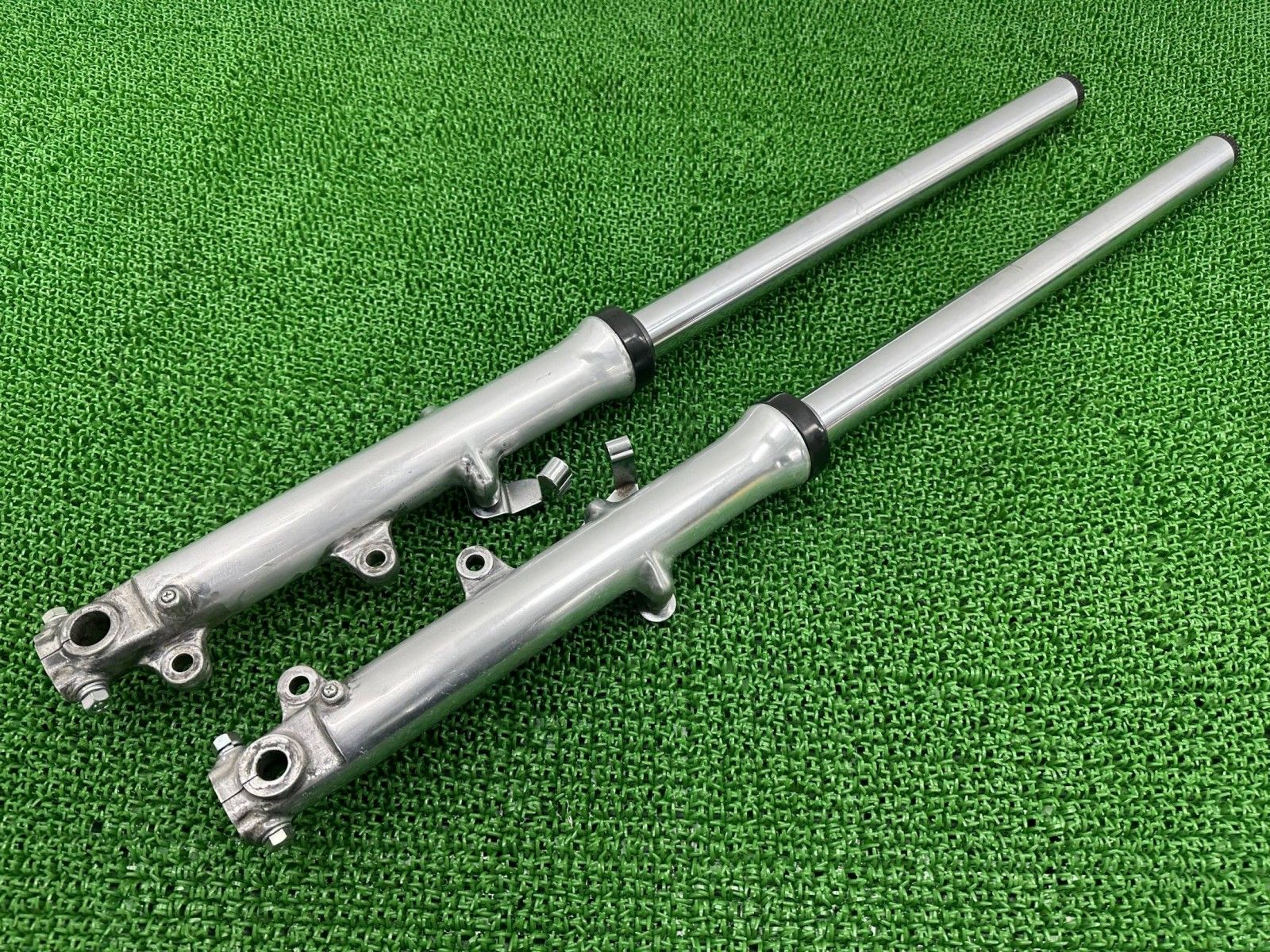 XV1000TR1 フロントフォーク 左右 ヤマハ 純正 中古 バイク 部品 5A8 当時物 バフ掛け済 φ37 ガイド付き 曲がり無し yQ XV1000TR1 フロントフォーク 左右 ヤマハ 純正 中古 バイク 部品 5A8