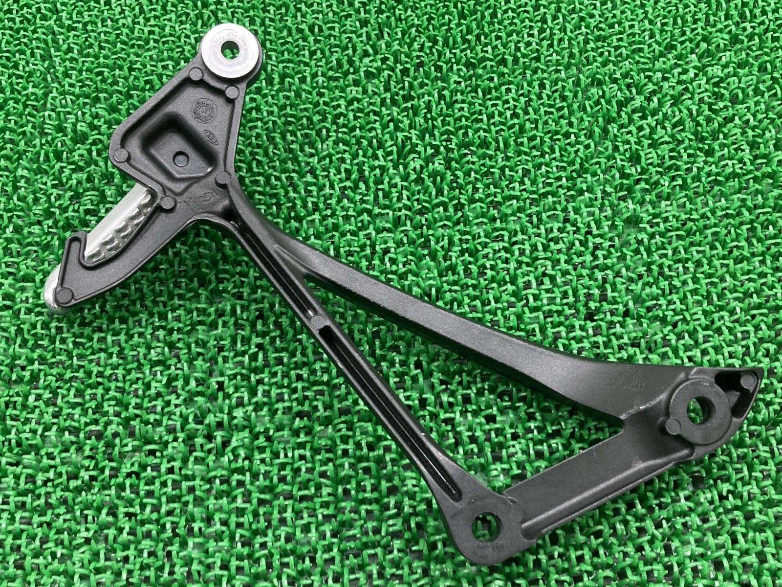 ZX-10R タンデムステップ 右 0700 カワサキ 純正 中古 バイク 部品 ZX-10R タンデムステップ 右 0700 カワサキ 純正 中古 バイク 部品
