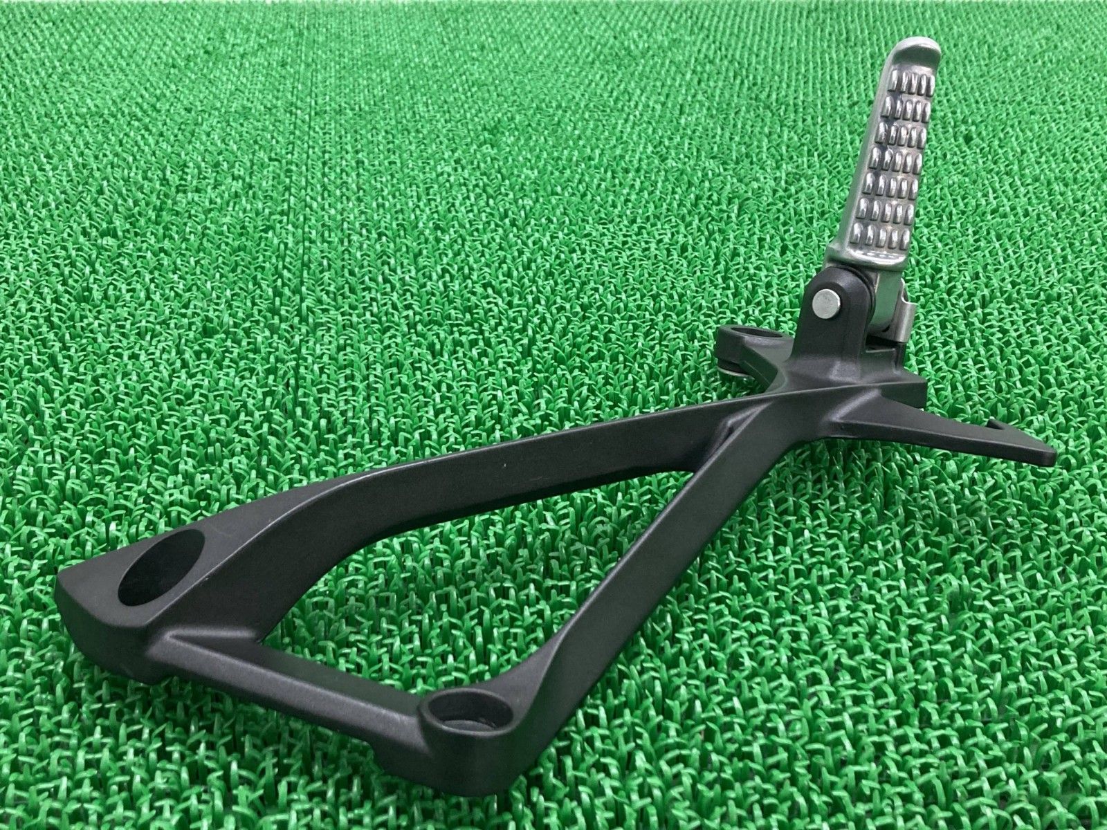 ZX-10R タンデムステップ 右 0700 カワサキ 純正 中古 バイク 部品 ZX-10R タンデムステップ 右 0700 カワサキ 純正 中古 バイク 部品
