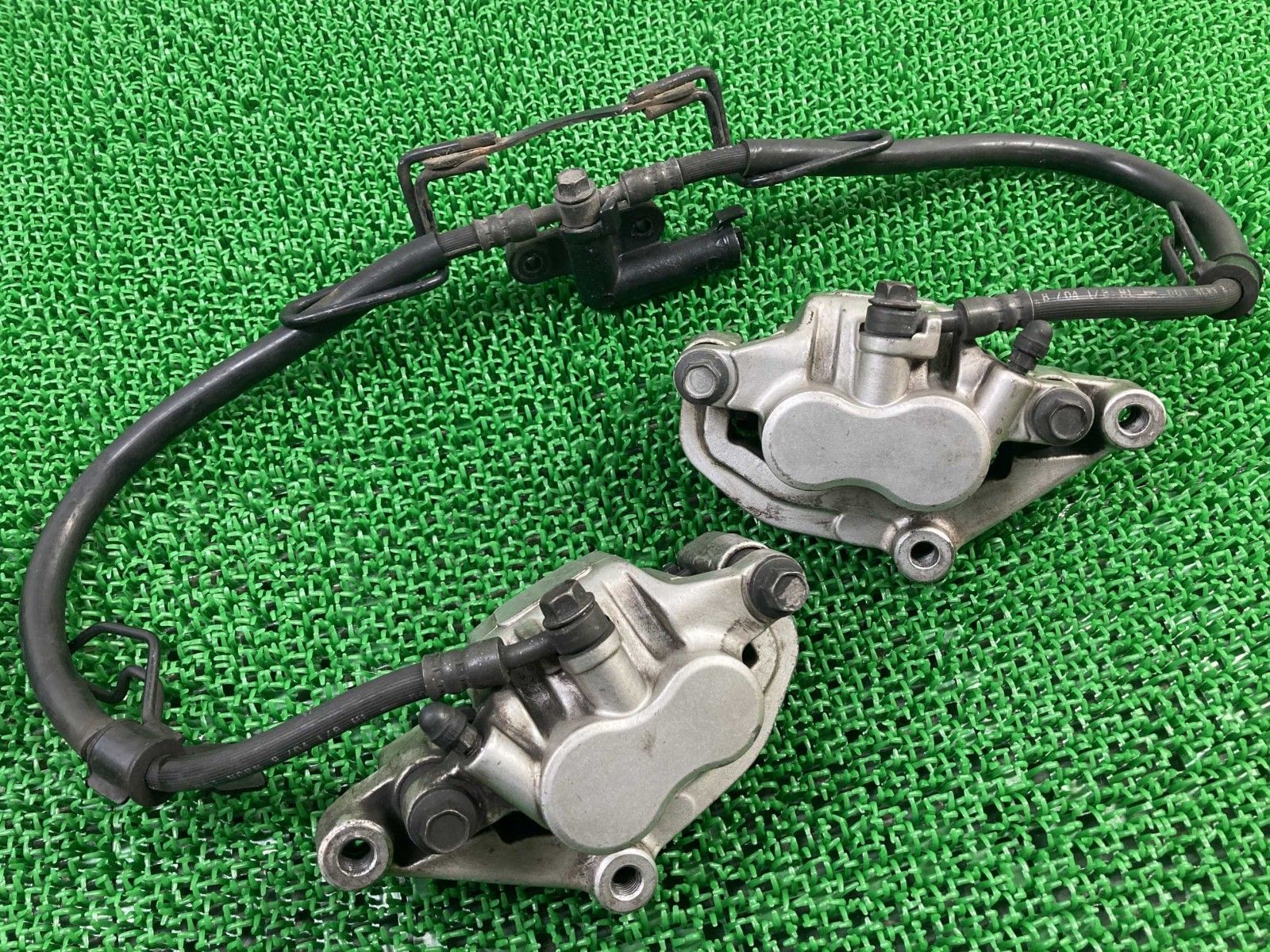 ドラッグスター1100 フロントブレーキキャリパー 左右 5KS ヤマハ 純正 中古 バイク 部品 VP13J DS1100 ドラスタ1100 DragStar yM ドラッグスター1100 フロントブレーキキャリパー 左右 5KS ヤマハ 純正