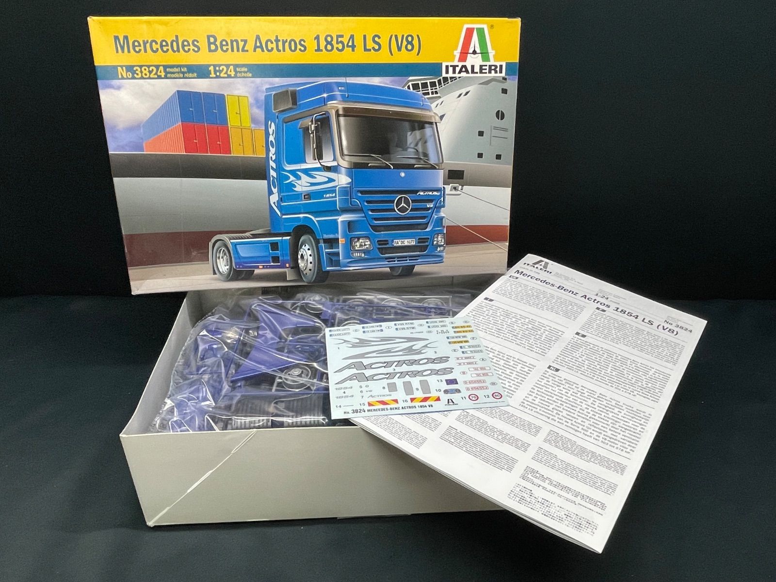 IT3824 1/24 メルセデス・ベンツ アクトロス 1854 LS (V8) トラクター 