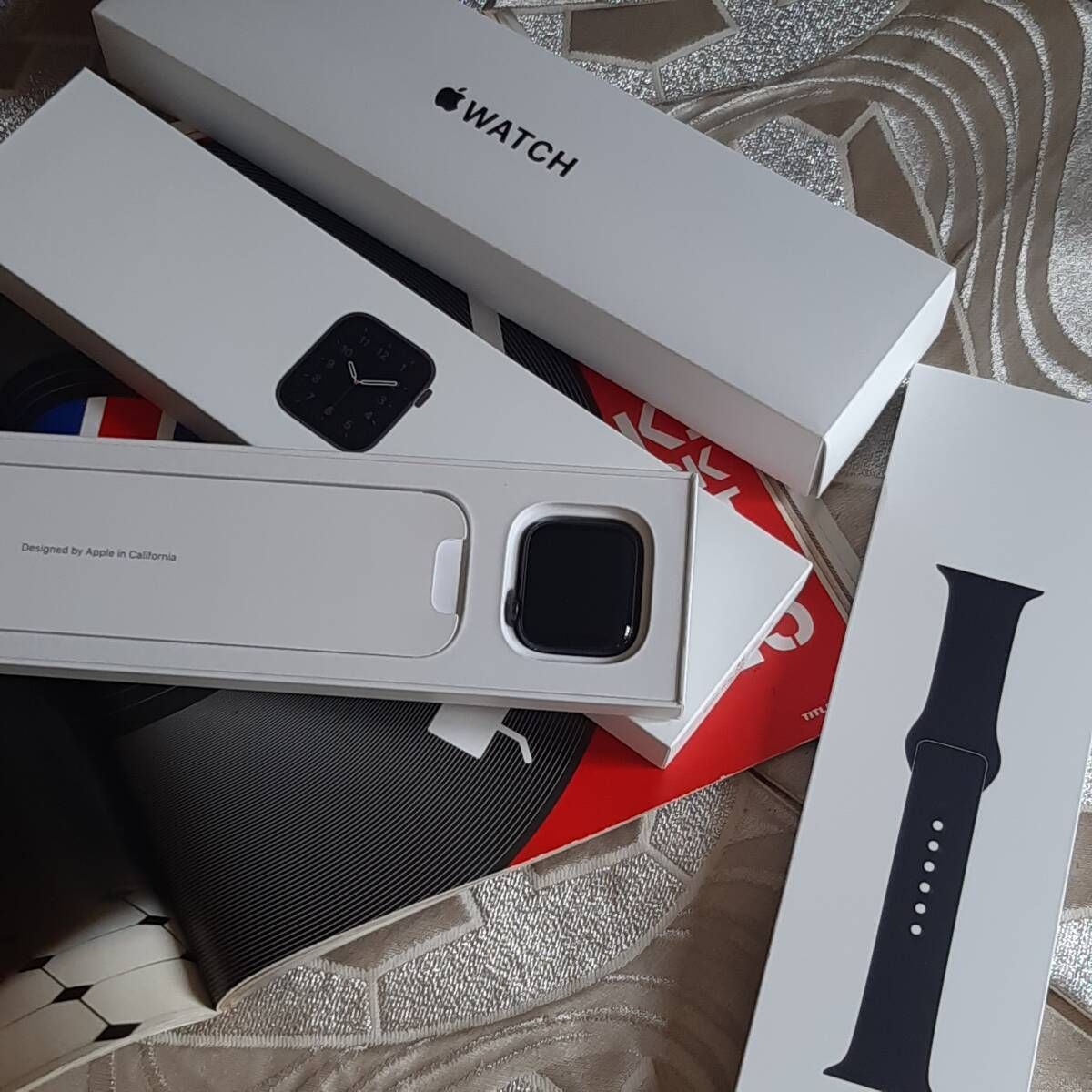 Apple Watch SE 40mm 中古 本体 箱付 - メルカリ