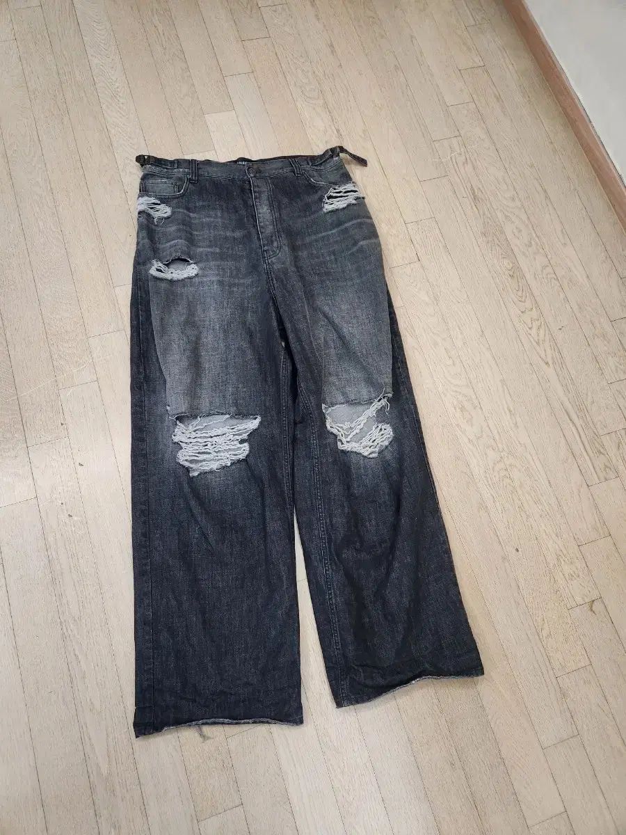BALENCIAGA ルーズフィット バギー デニムパンツ BALENCIAGA 