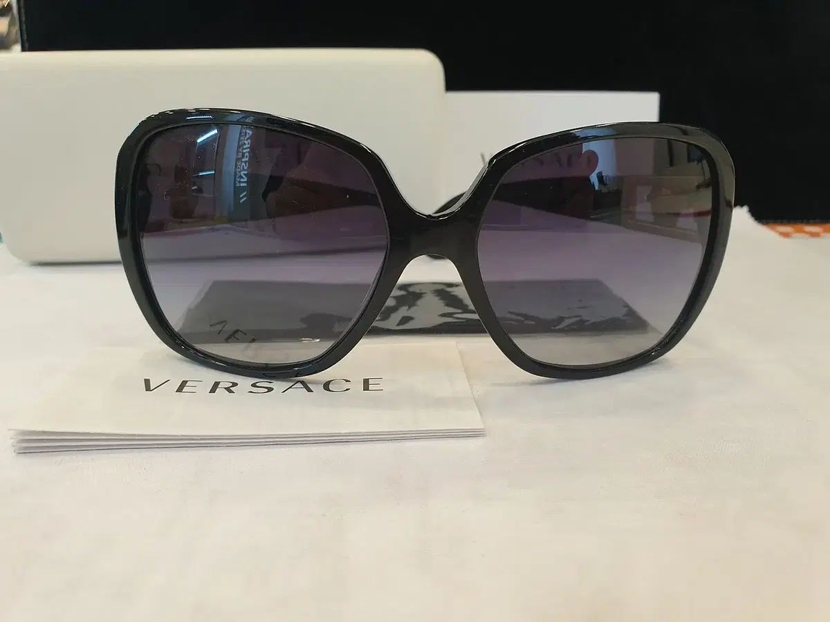 ブランド Versace ヴェルサーチェ サングラス 正規品 新品 出品 【公式 