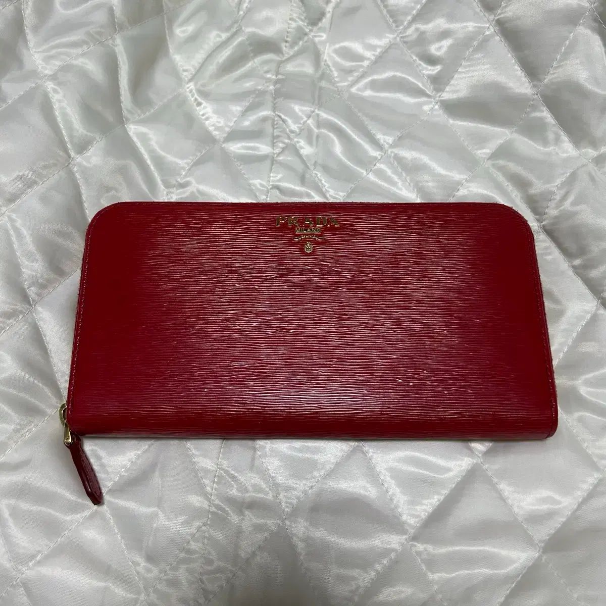 PRADA プラダ ヴィテッロ ムーヴ レッド 長財布 【公式通販】