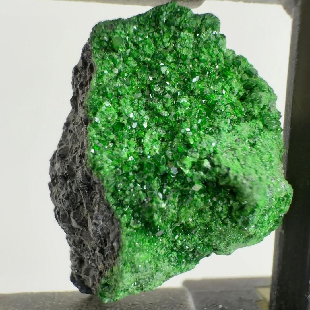 E33558】 灰クロム柘榴石 ウバロバイト 柘榴石 ガーネット 石榴石