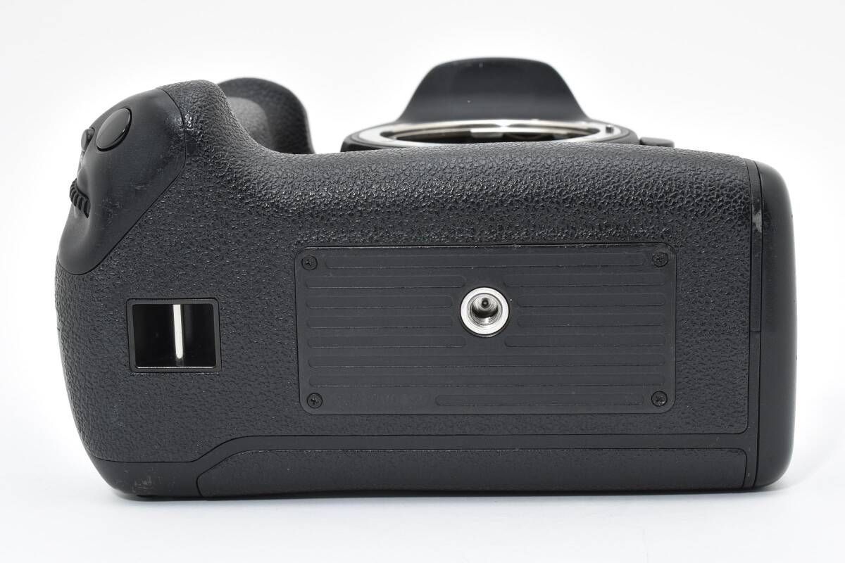 ☆良品☆キヤノン Canon EOS 7D Mark II ボディ＋ BG-E16 バッテリー