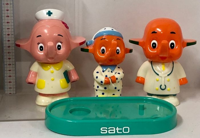 4 サトちゃん・サトコちゃん(ドクター・ナース) 貯金箱 2体