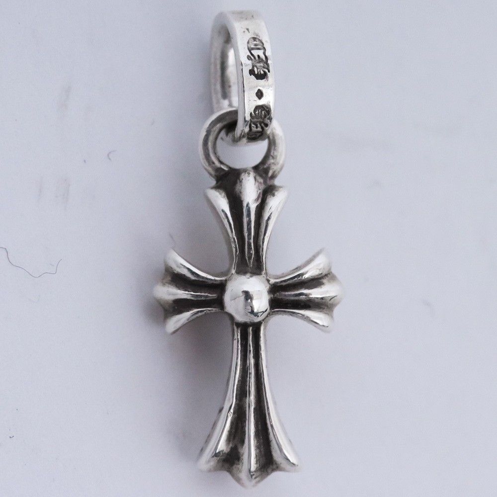 CHROME HEARTS CHクロス ベビーファットチャーム シルバー - メルカリ CHROME HEARTS CHクロス ベビーファットチャーム シルバー - メルカリ