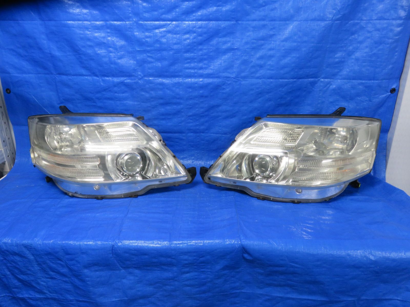 10系 アルファード 後期 ANH10W 純正 HID ヘッドライト 左右セット