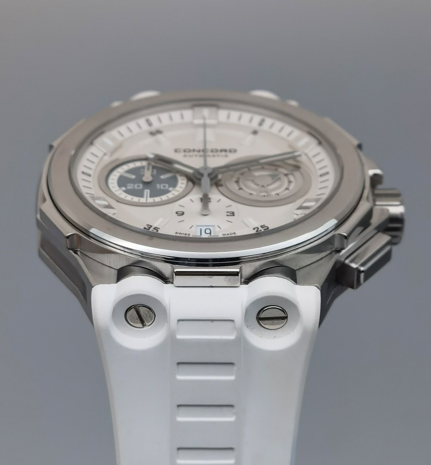 保証書付き コンコルド Concord C2 04.6.14.1056 クロノグラフ デイト ステンレス ラバー シルバー文字盤 自動巻き メンズ 腕時計 スポーツミックス 自動巻き時計 腕時計(アナログ)