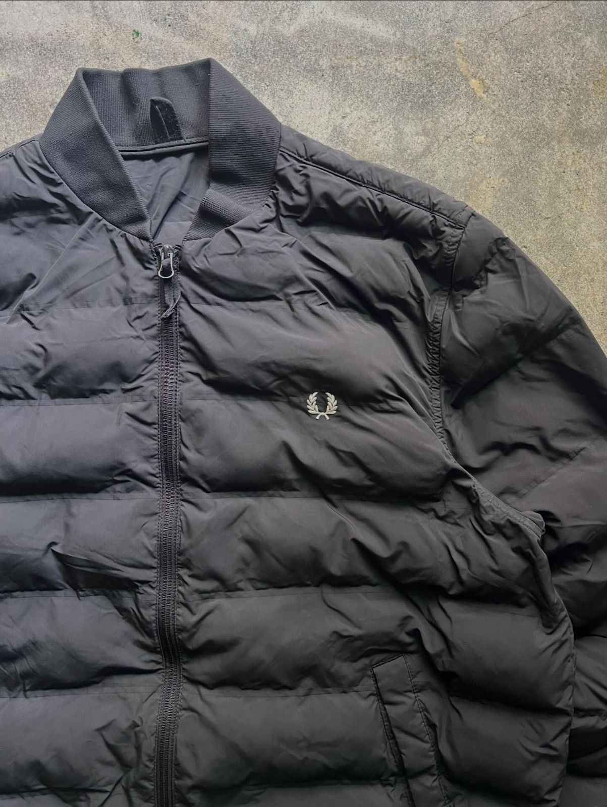 FRED FRED PERRY フレッドペリー ダウンジャケット ブラック ローレル 