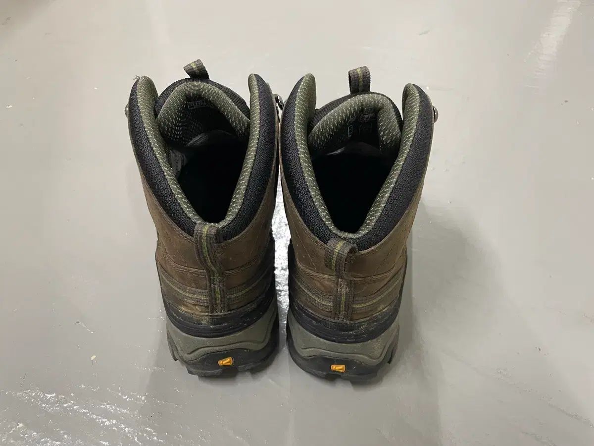 【やま4本入り】 キーン(KEEN) 登山靴 【公式通販】