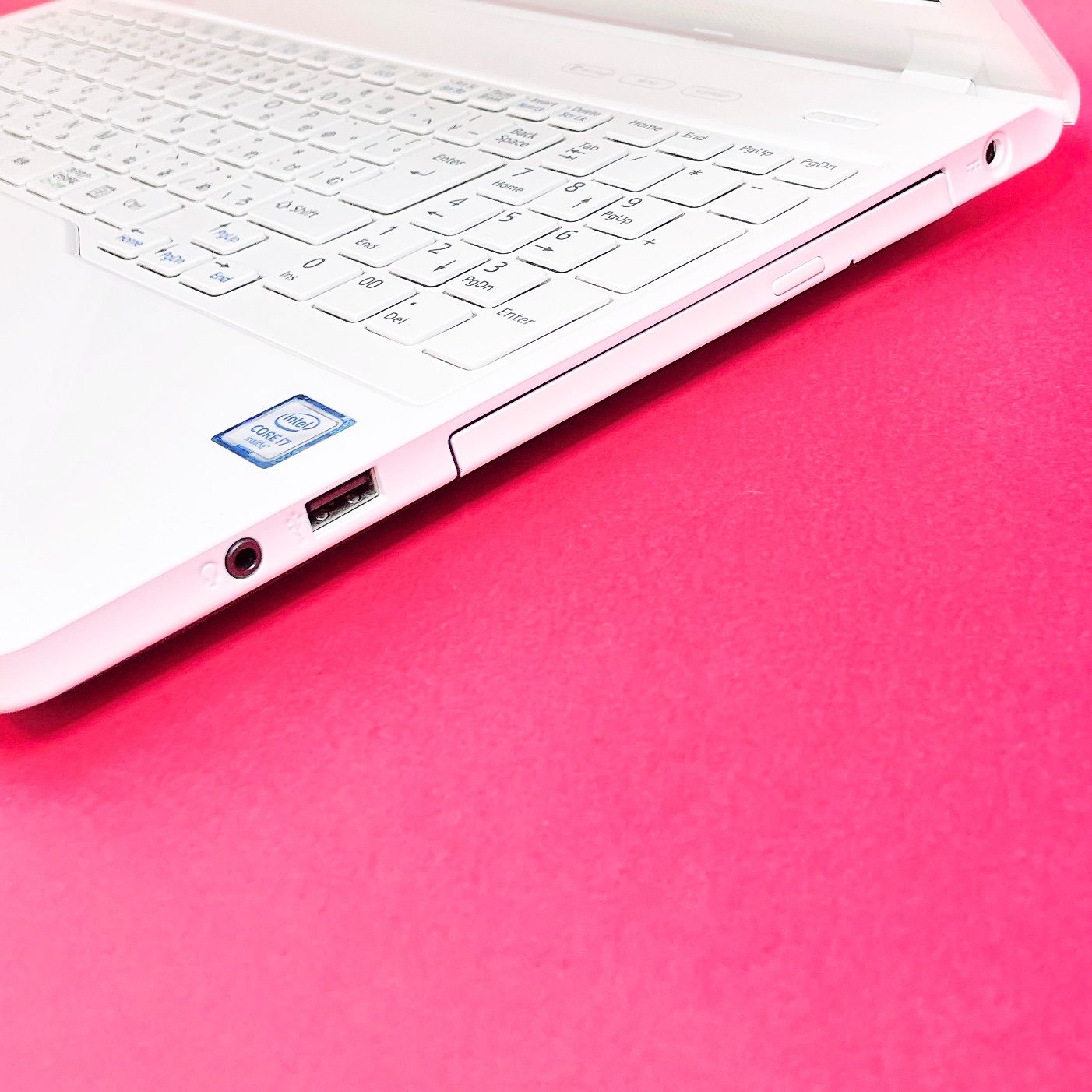 SALE‼️高性能Corei7✨️薄型ノートパソコン！サクサク動くSSDカメラ付き白 サクサク動くCorei7✨️おしゃれ薄型ホワイト✨️カメラ付きノート
