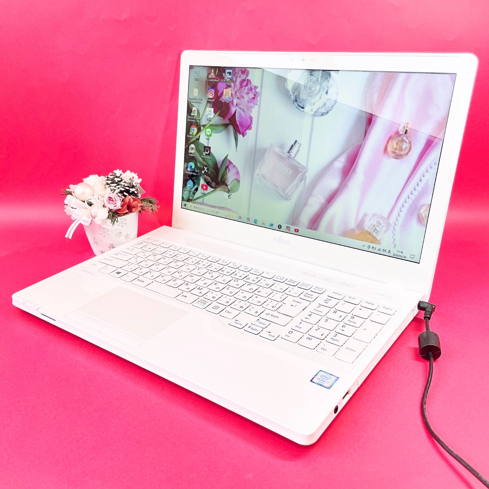 爆速SSD✨すぐ使える✨小型✨ホワイト✨富士通✨ノートパソコン デンキチWeb / 富士通 FUJITSU ノートパソコン 14型 core i5 メモリ