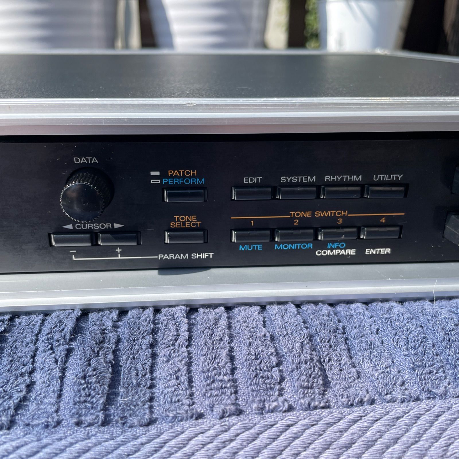 Roland JV-880 シンセサイザーモジュール　ハードケース付き Roland JV-880 シンセサイザーモジュール ハードケース付き 【公式通販】