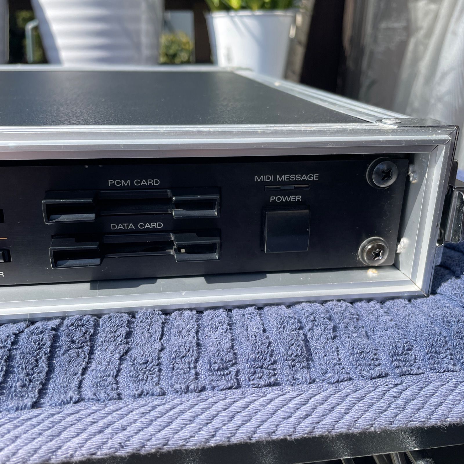 Roland JV-880 シンセサイザーモジュール ハードケース付き 【公式通販】