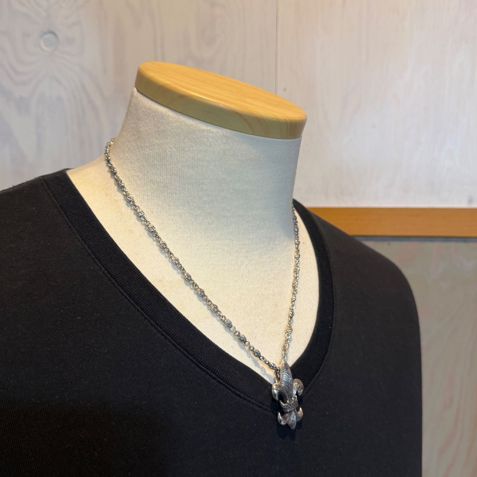 美品 ユリモチーフペンダントネックレス ジャスティンデイビス/Justin 