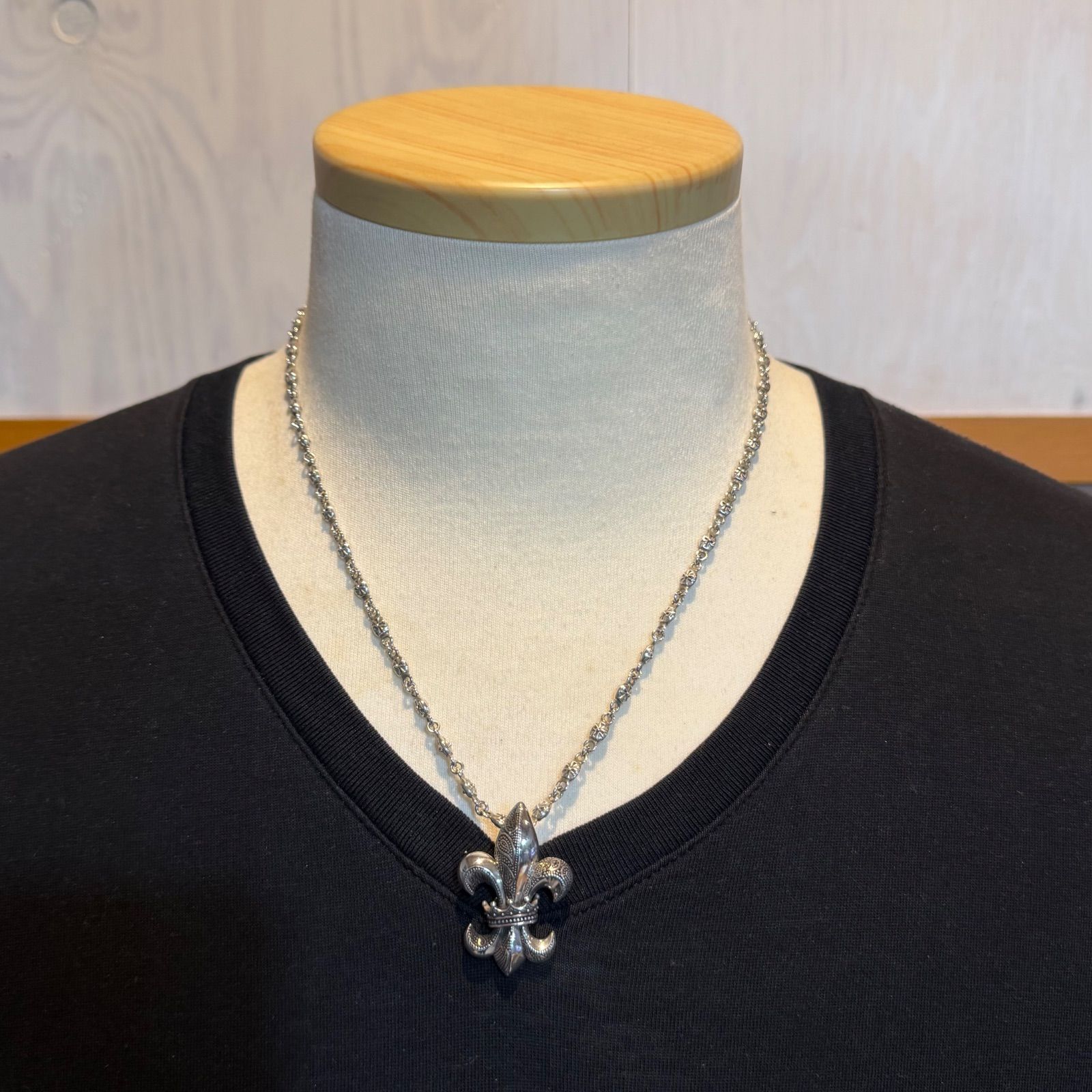 美品 ユリモチーフペンダントネックレス ジャスティンデイビス/Justin