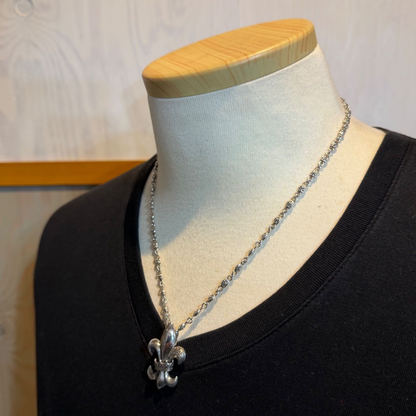 美品 ユリモチーフペンダントネックレス ジャスティンデイビス/Justin