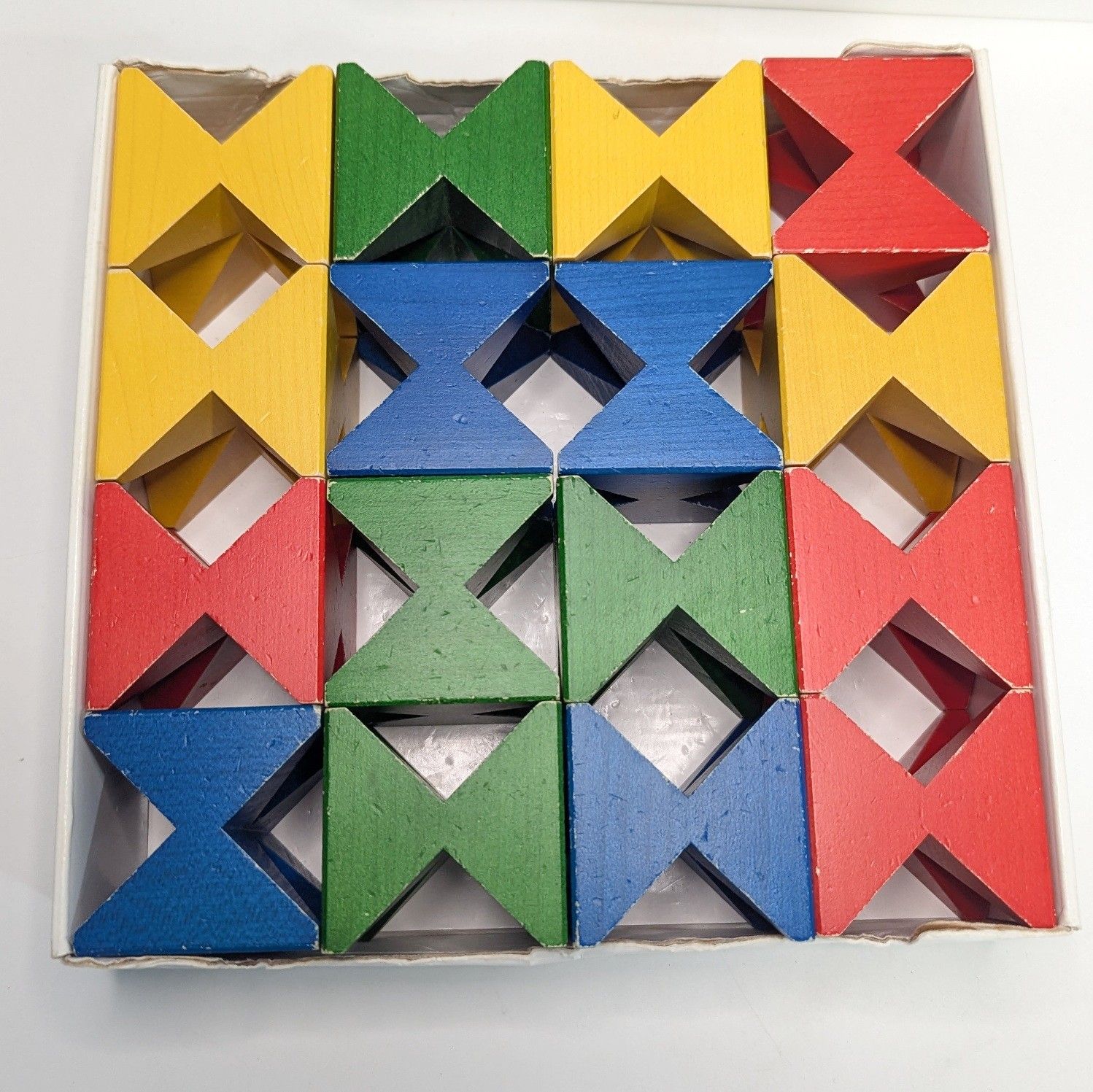 Naef Spiel カラフル木製パズル 16個セット ネフ社 知育玩具 木製 