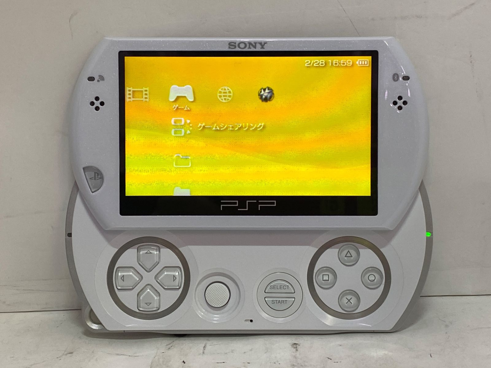 [中古ゲーム] PSP GO PSPN1000