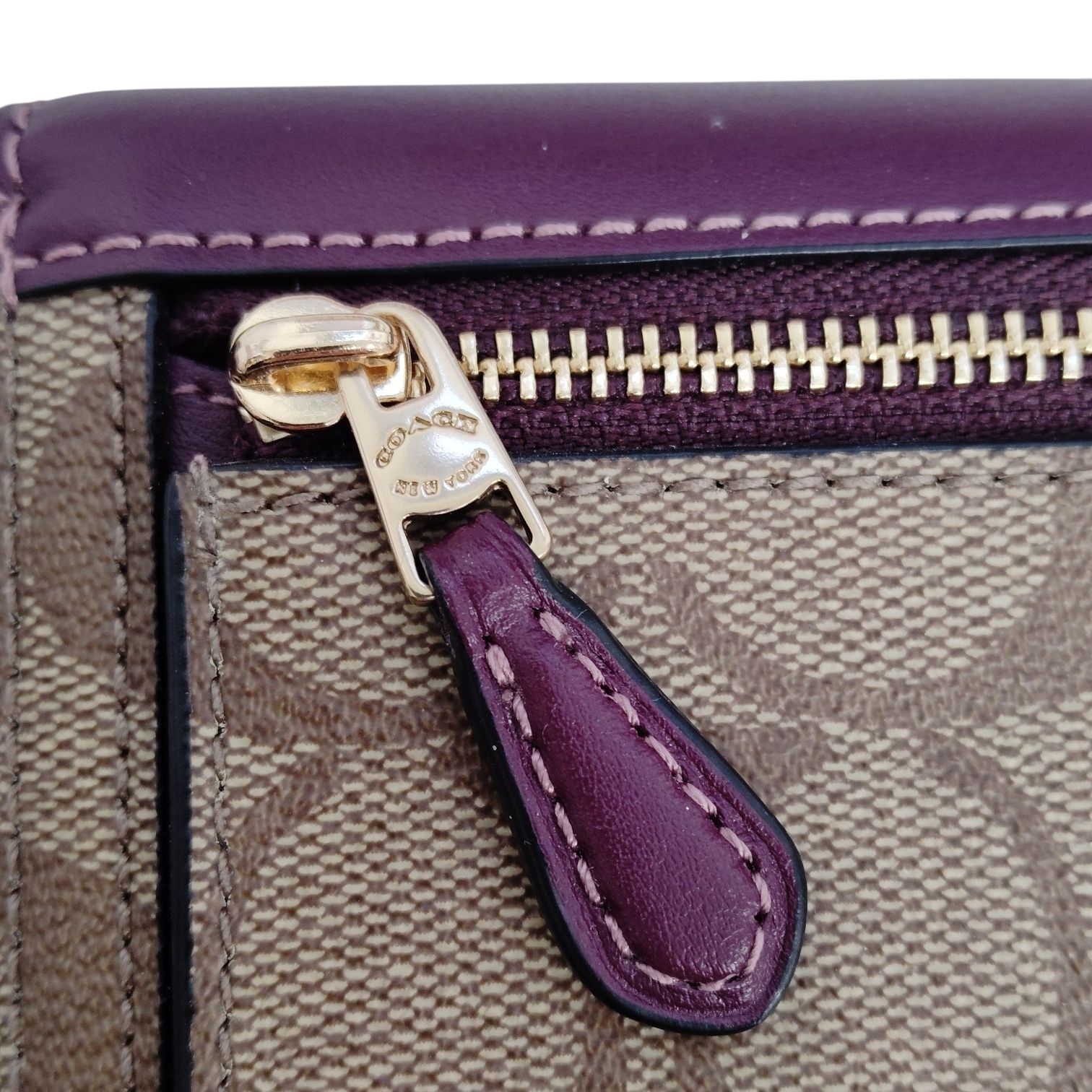 COACH コーチ C5966 シグネチャー レザー×PVC 三つ折り 長財布 レディース 【中古品】 M803RK COACH コーチ C5966 シグネチャー レザー×PVC 三つ折り 長財布