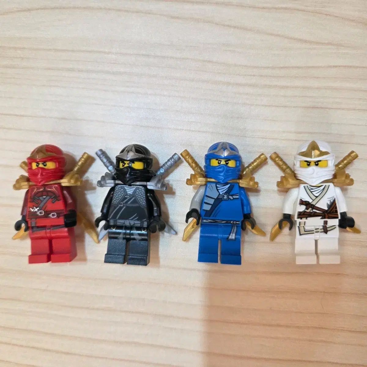 あるひと 2026，正規品 LEGOニンジャゴーzxフィギュアです