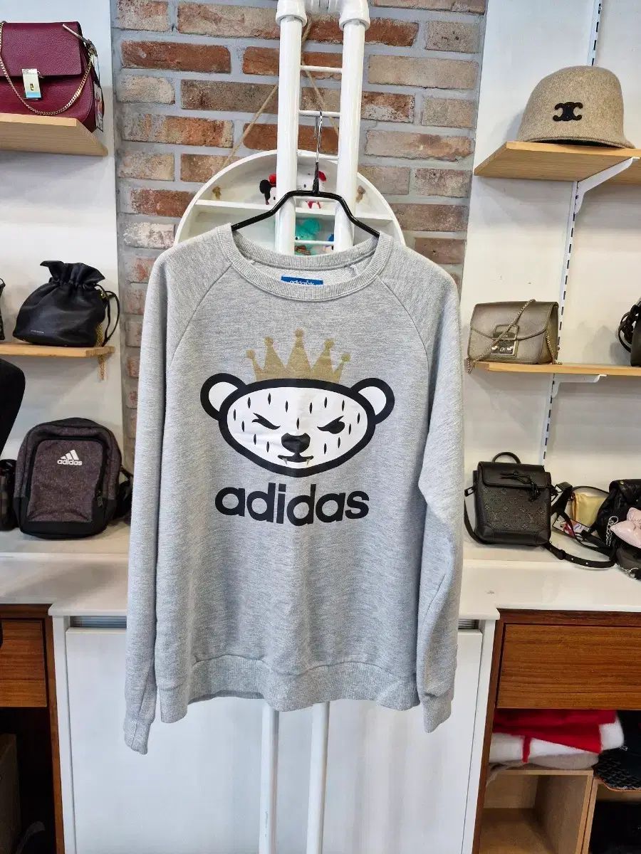 アディダス グレー クマ ドール スウェット Tシャツ