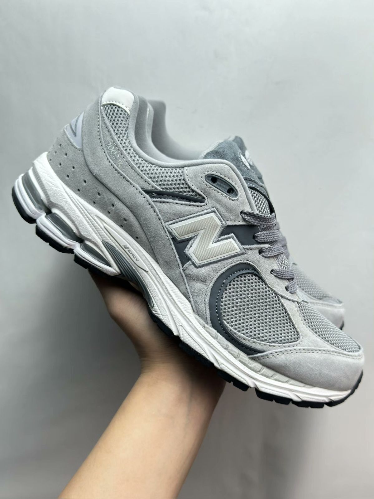 新品未使用 New Balance 2002R グレー 2002R 人気モデル スニーカー