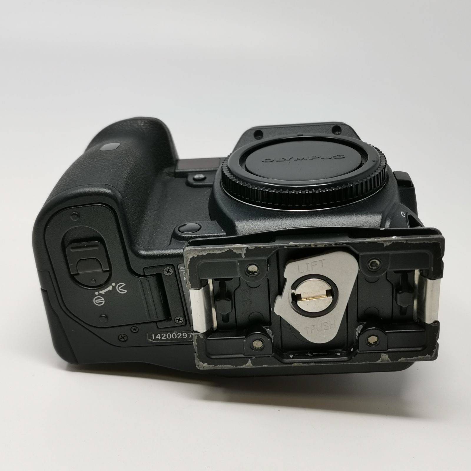 オリンパス デジタル一眼レフカメラ E-1 ブラック 充電器ないため動作 