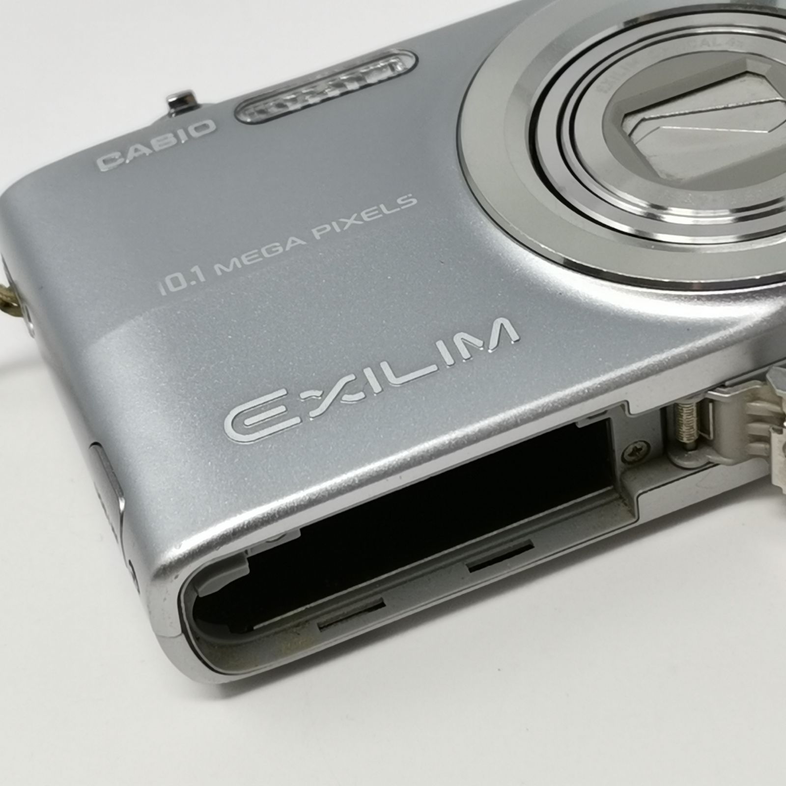 カシオ EXILIM デジカメ EX-Z200 シルバー 動作確認済み 訳あり品