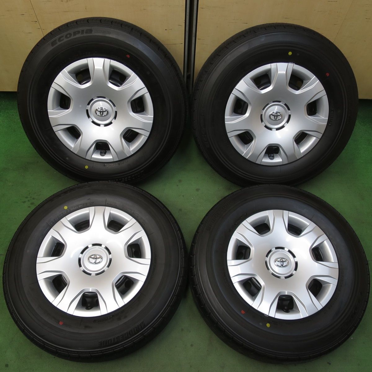 新車外し！25年トヨタ 200系 ハイエース 純正 スチール 195/80R15 107/105S ブリヂストン エコピア RD613 15インチ PCD139.7/6H6021901イノ