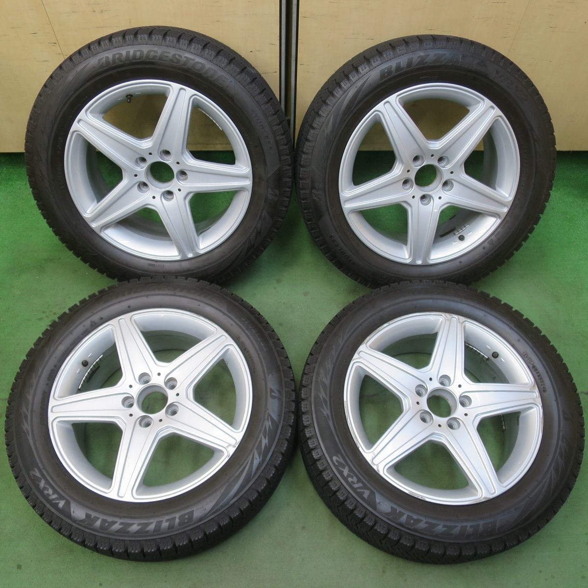 バリ溝！24年！9.5分☆ベンツ 等 AGA Burg 225/55R17 スタッドレス 